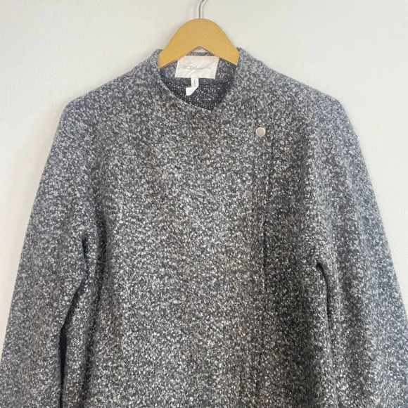 BCBGeneration Gray Asymmetrical Zipper Sweater - Picture 7 of 11